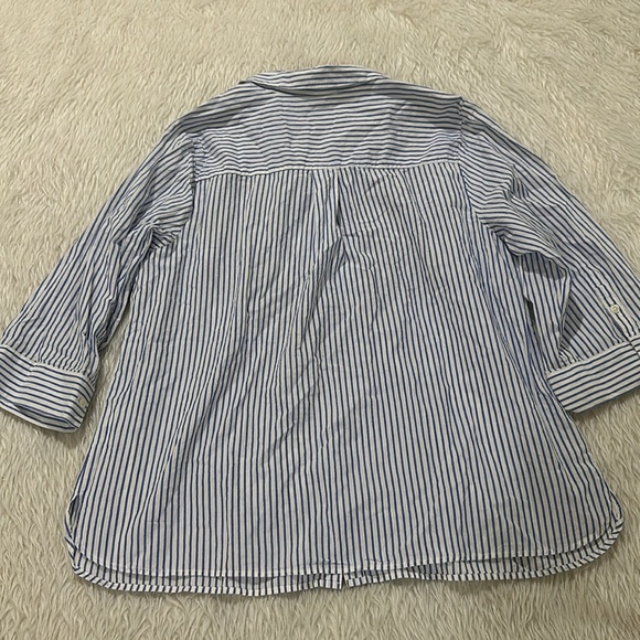 Croft and barrow blue striped embroidered floral button down shirt size 1x - Picture 6 of 6